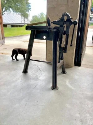 striking anvil stand.webp