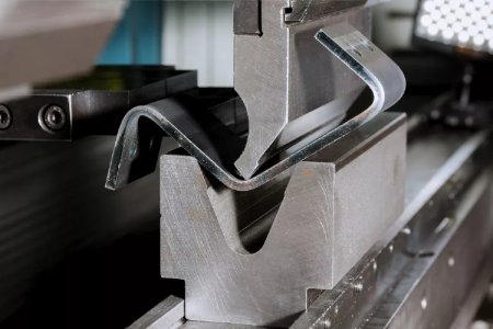 getting-back-to-air-forming-and-bending-basics-on-the-press-brake-1666890018-1300x867.jpg