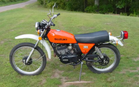 Suzuki77TS185.jpg.5986dedd4b5e20406bc608c43af36be3.jpg