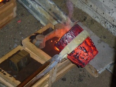 19 Pouring the Molten Bronze Into the Mould.JPG